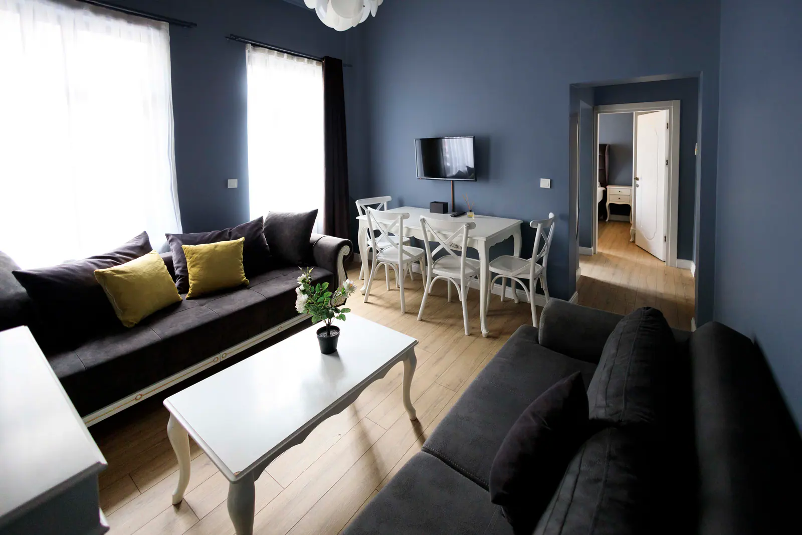 Executive Suite with Balcony — living area