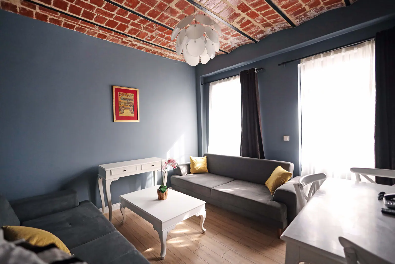 Executive Suite with Balcony — living area