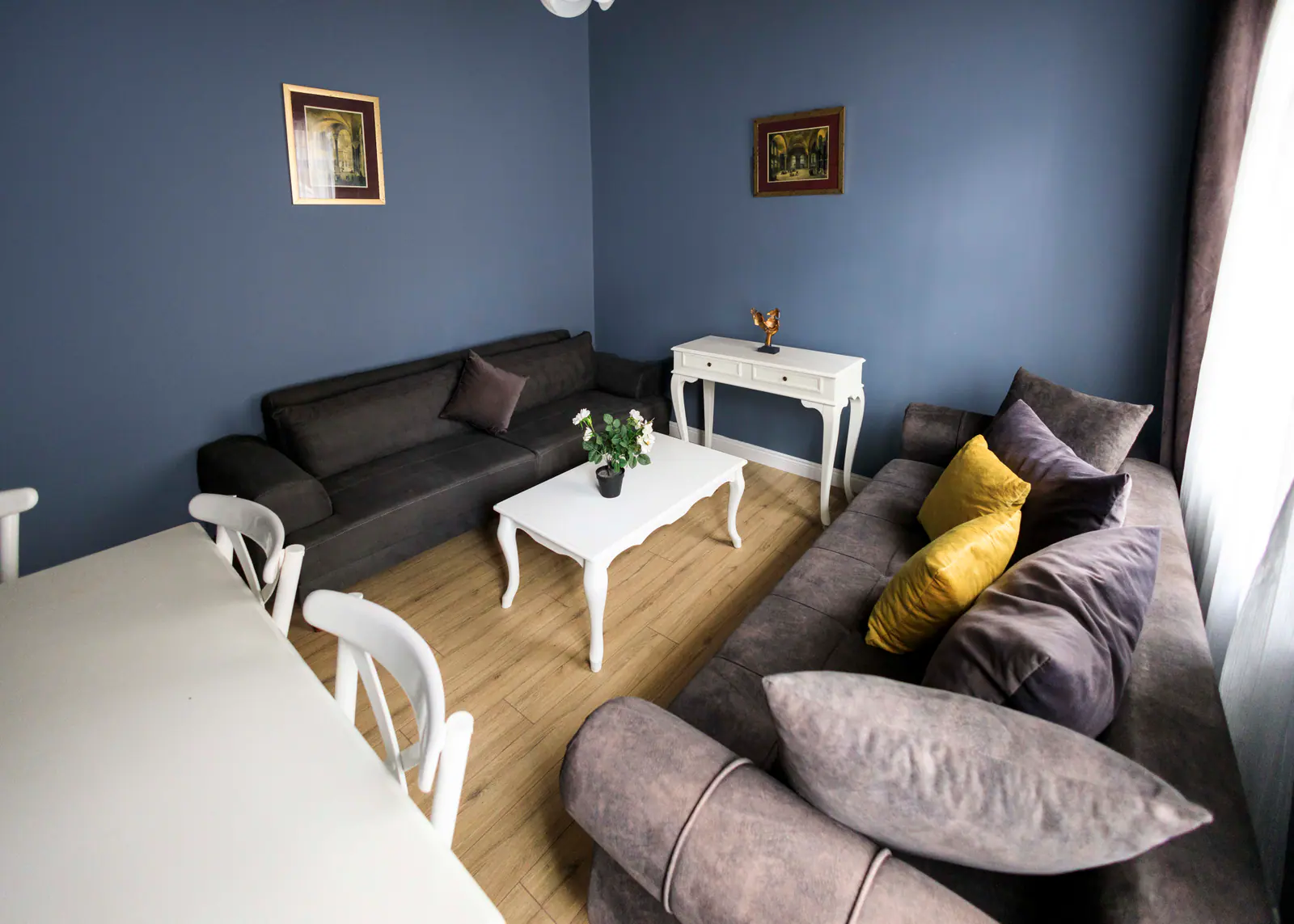 Executive Suite with Balcony — living area