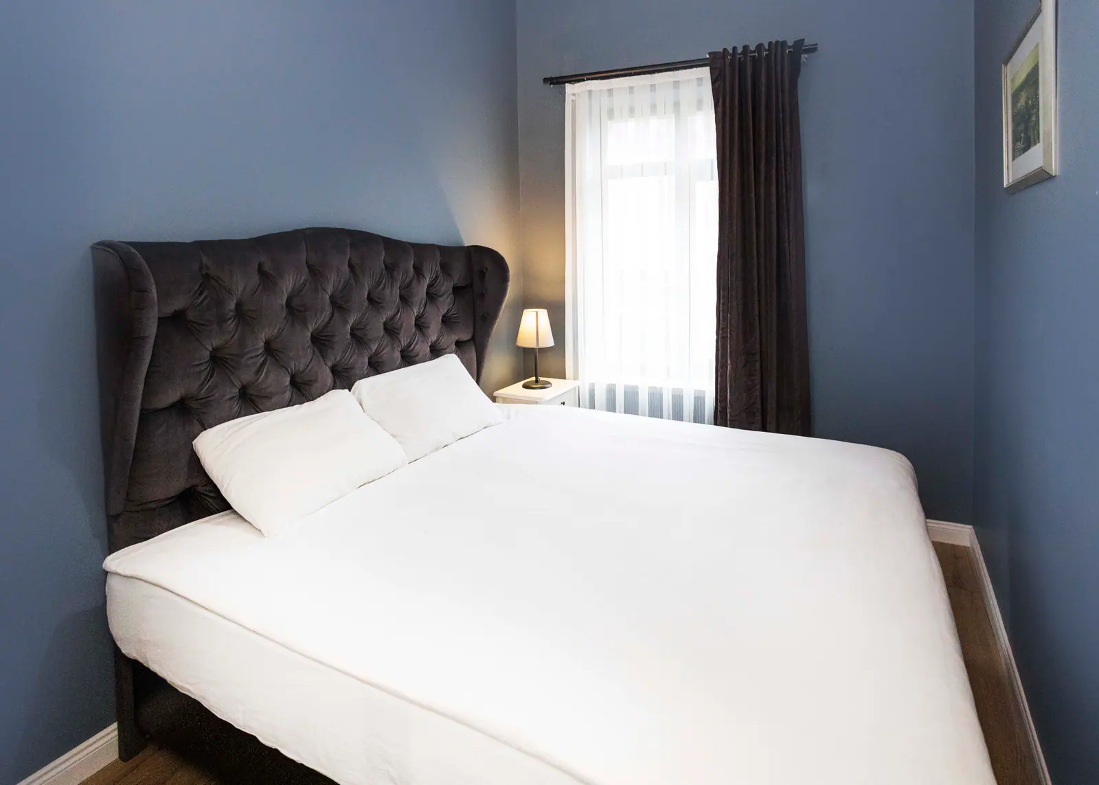Executive Suite with Balcony — sleeping area