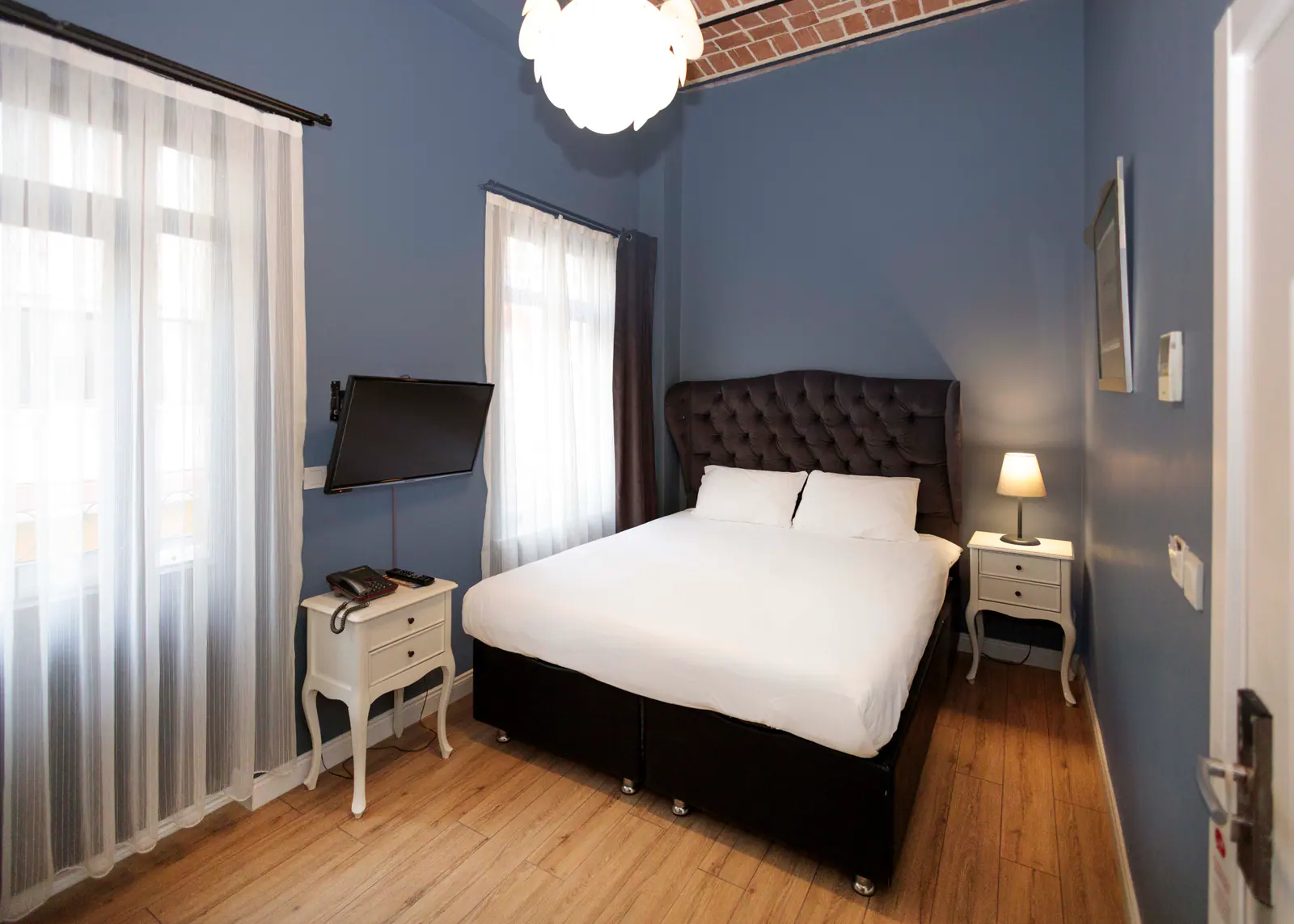 King Studio with Balcony — sleeping area