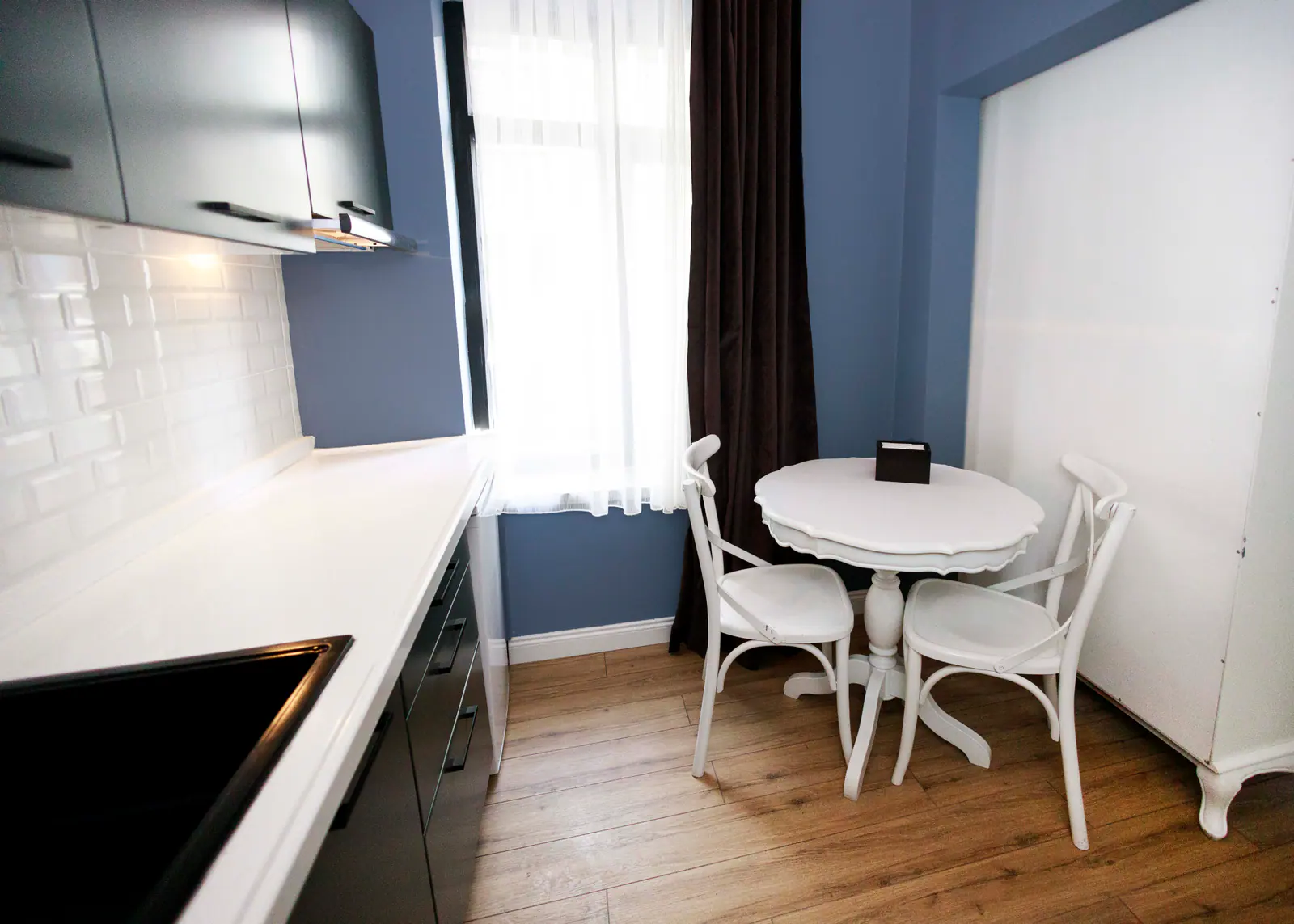 King Studio with Balcony — dining area