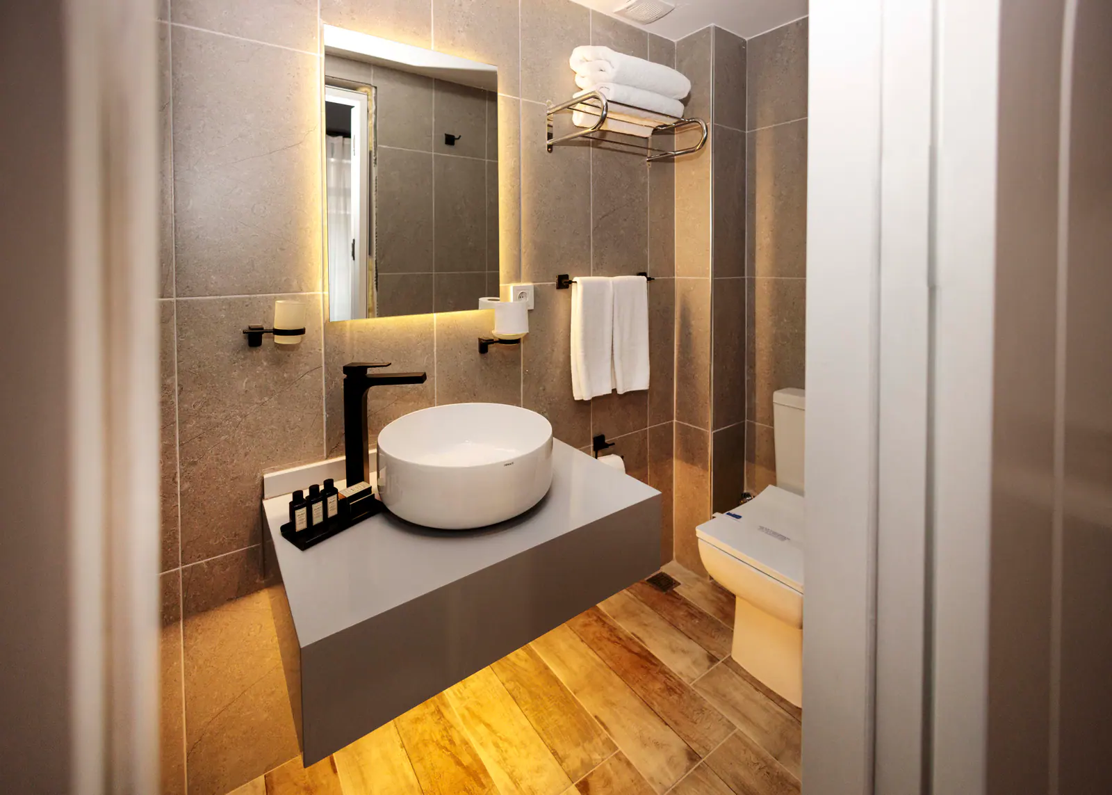 King Studio with Balcony — bathroom