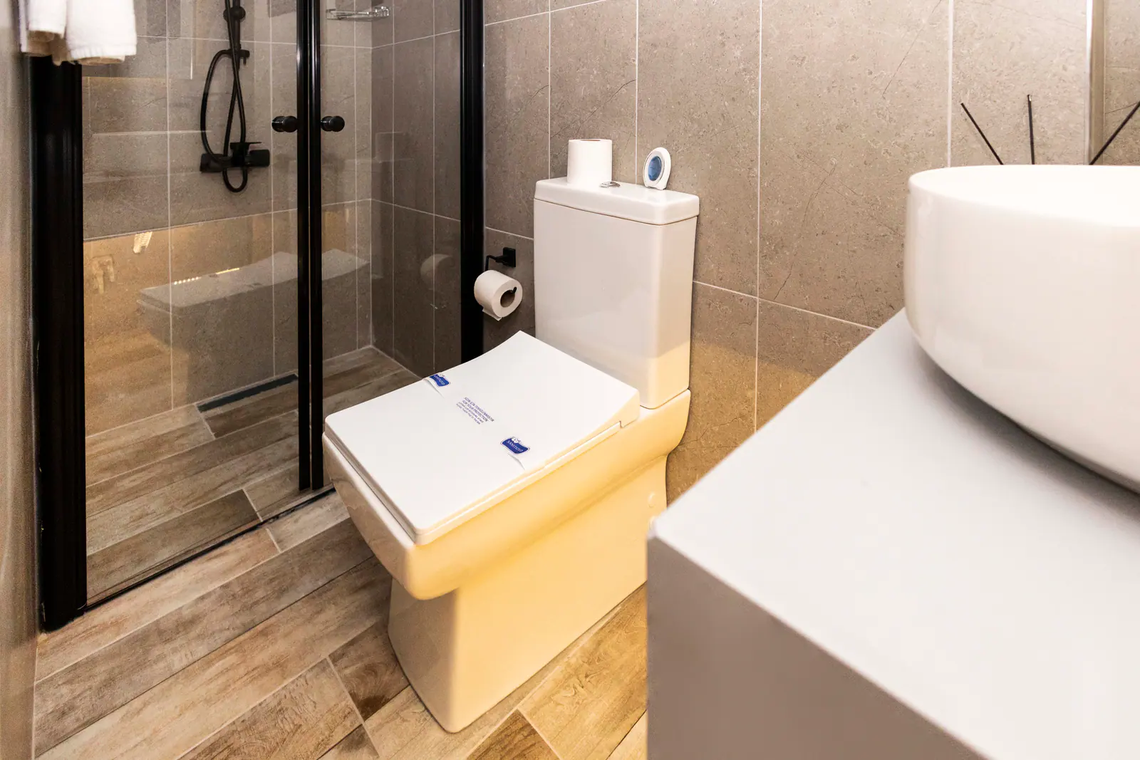 King Studio with Balcony — bathroom