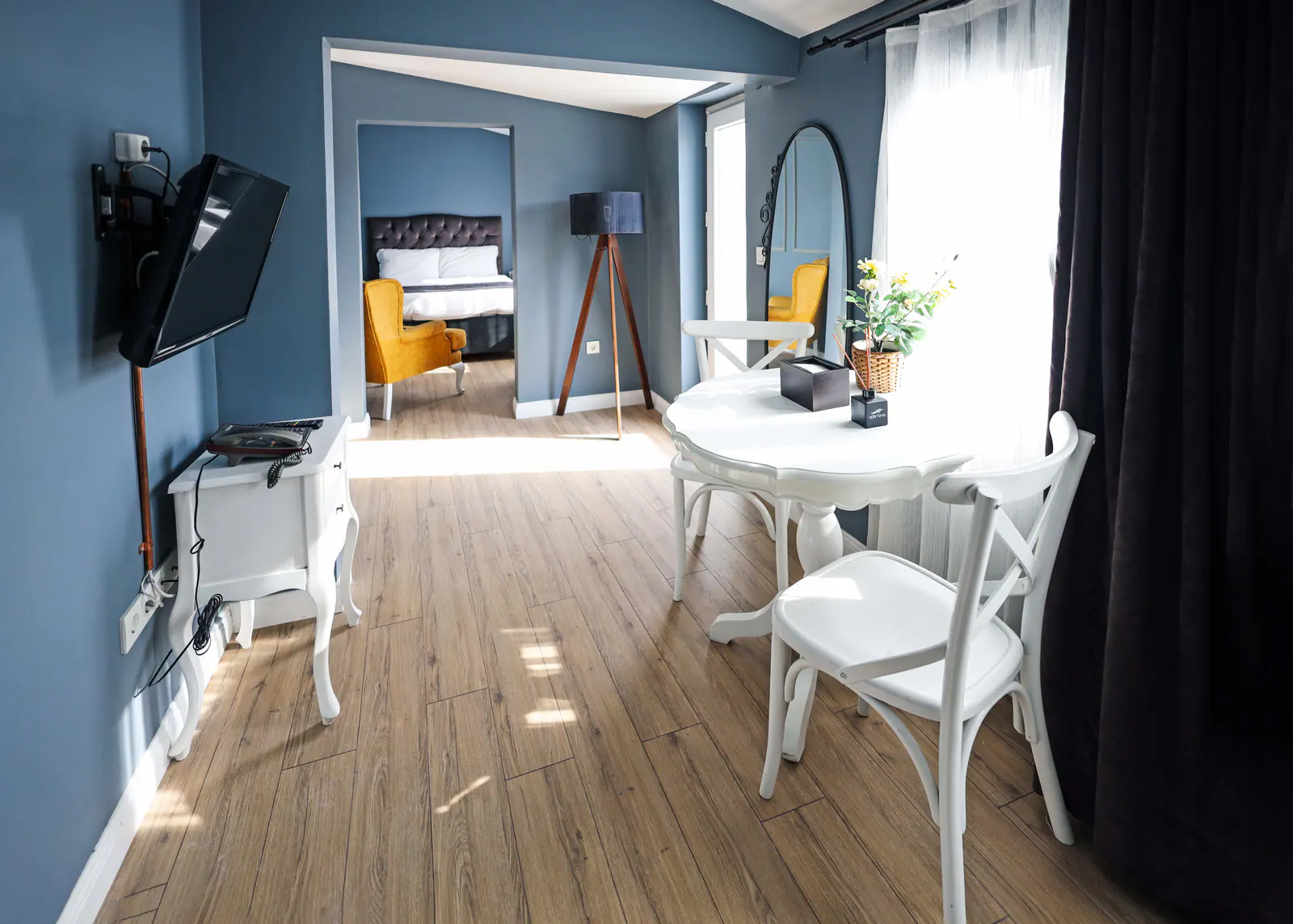 Terrace Suite — dining area